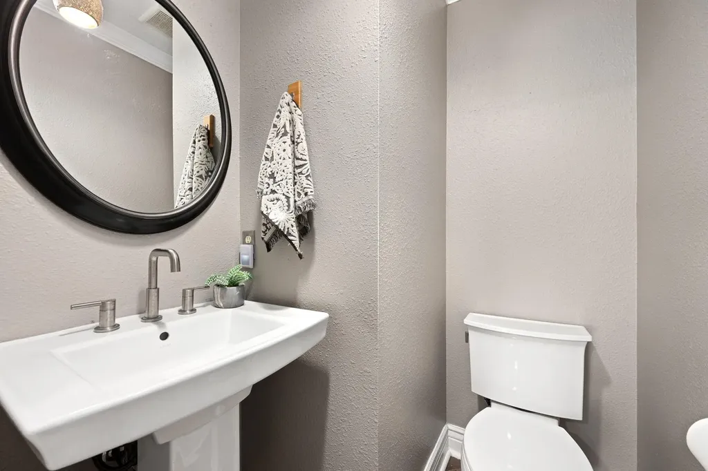 3908 Valley View Round Rock TX 78681
