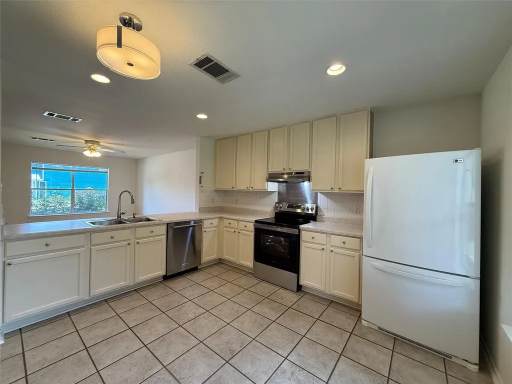 10509 Marshitahs Way Austin TX 78748