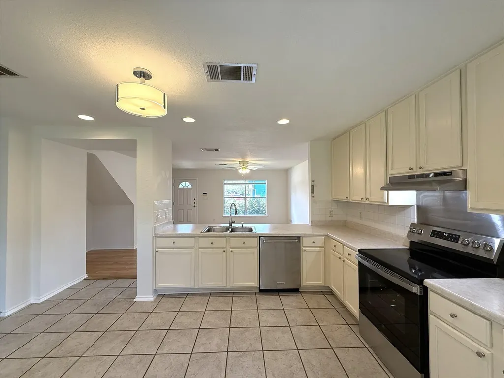10509 Marshitahs Way Austin TX 78748
