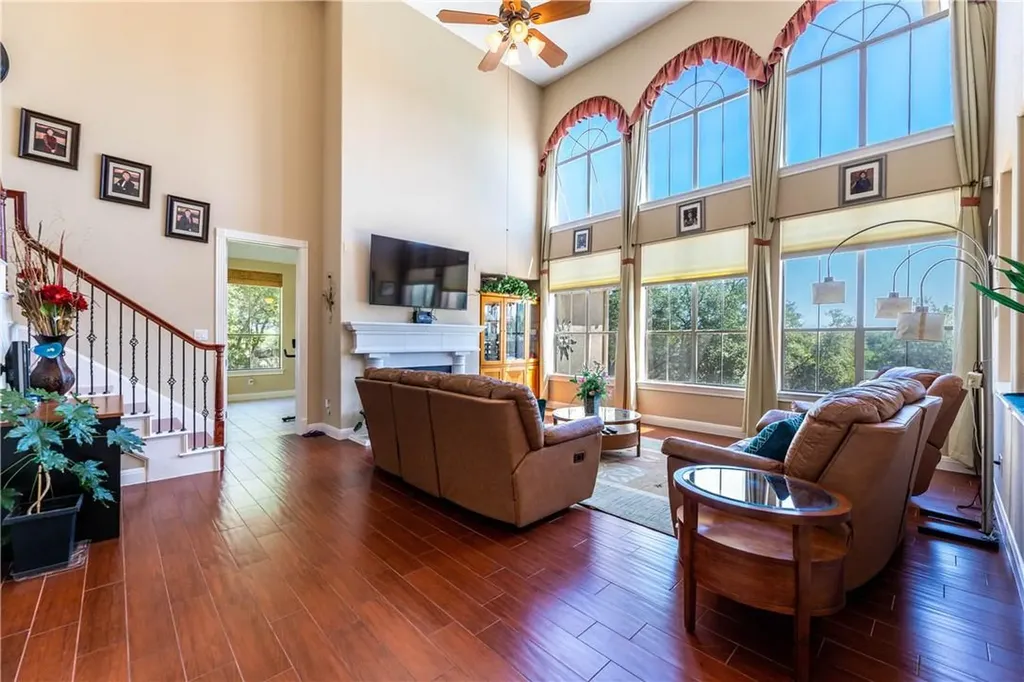 4325 Lago Viento Austin TX 78734
