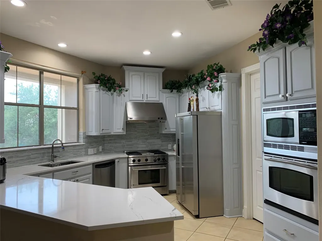 4325 Lago Viento Austin TX 78734