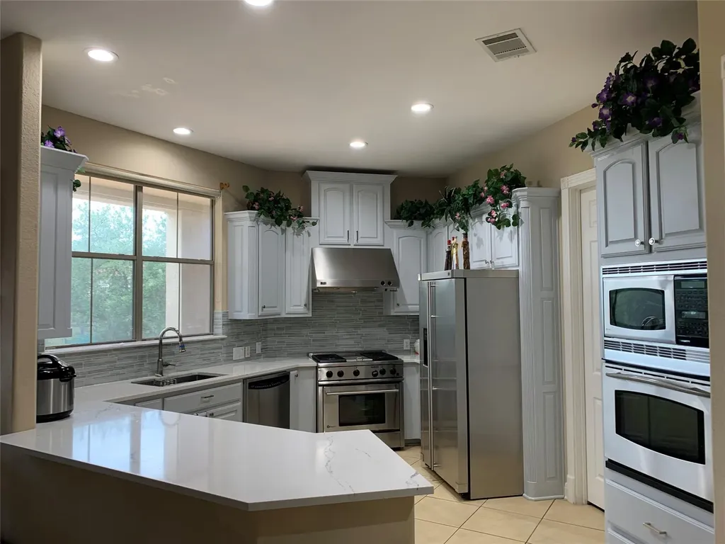 4325 Lago Viento Austin TX 78734