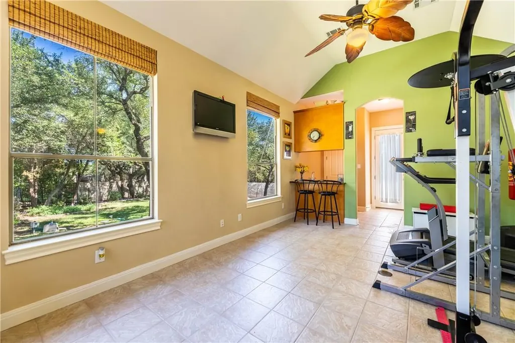4325 Lago Viento Austin TX 78734