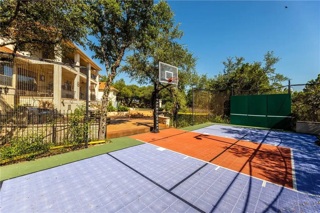 4325 Lago Viento Austin TX 78734