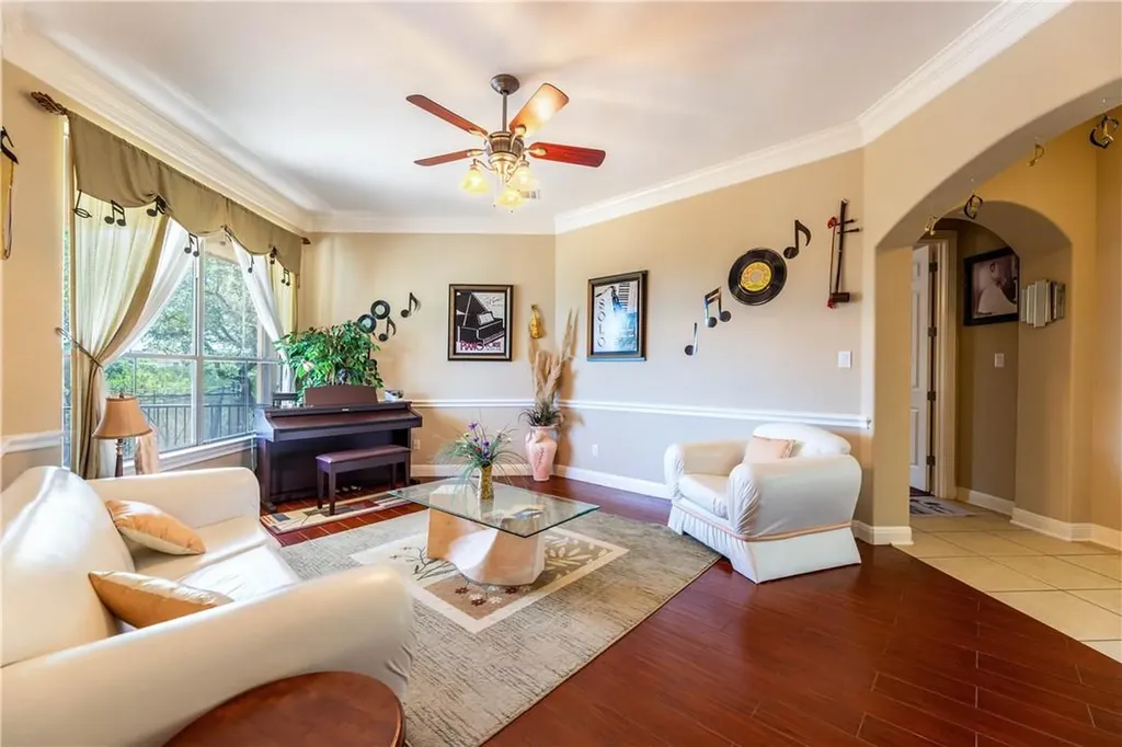 4325 Lago Viento Austin TX 78734