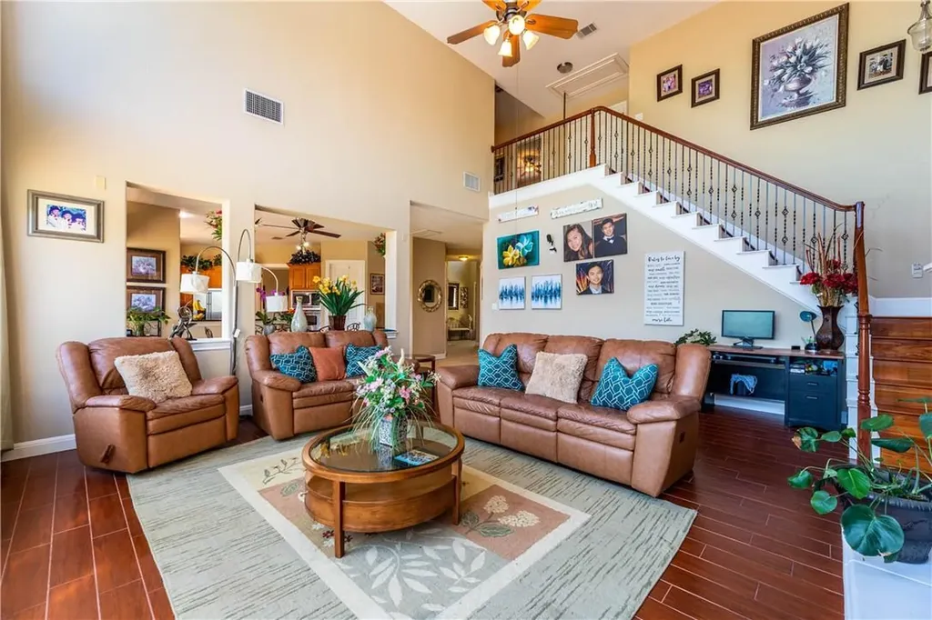 4325 Lago Viento Austin TX 78734