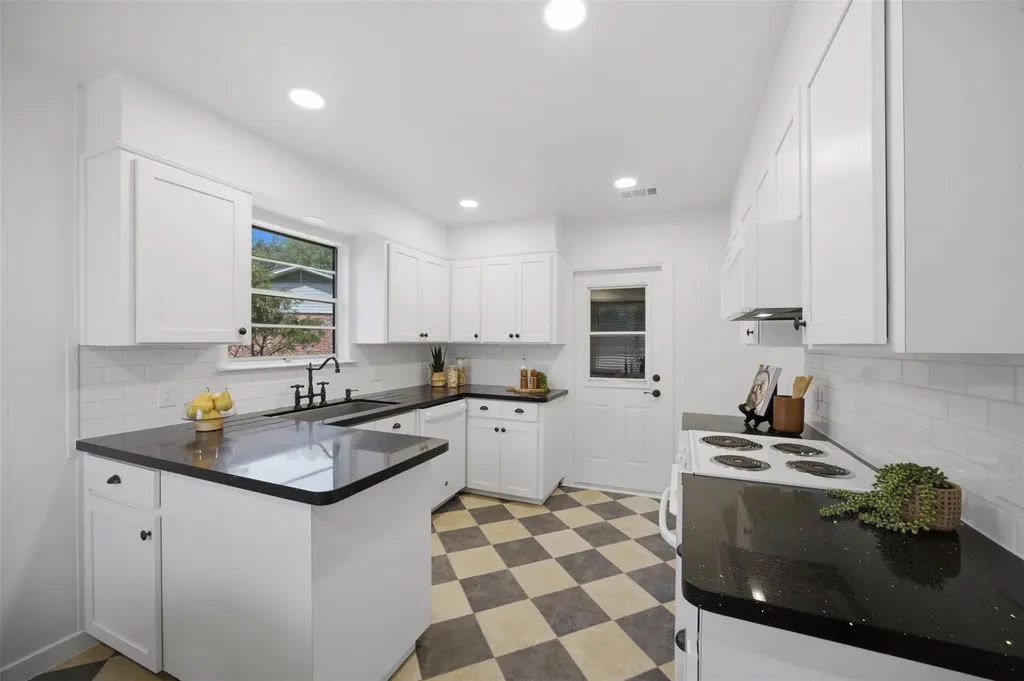 5403 Village Way Court Austin TX 78745