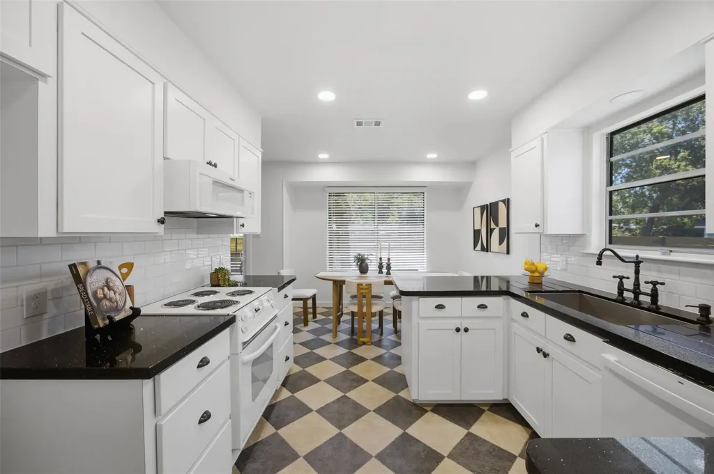 5403 Village Way Court Austin TX 78745