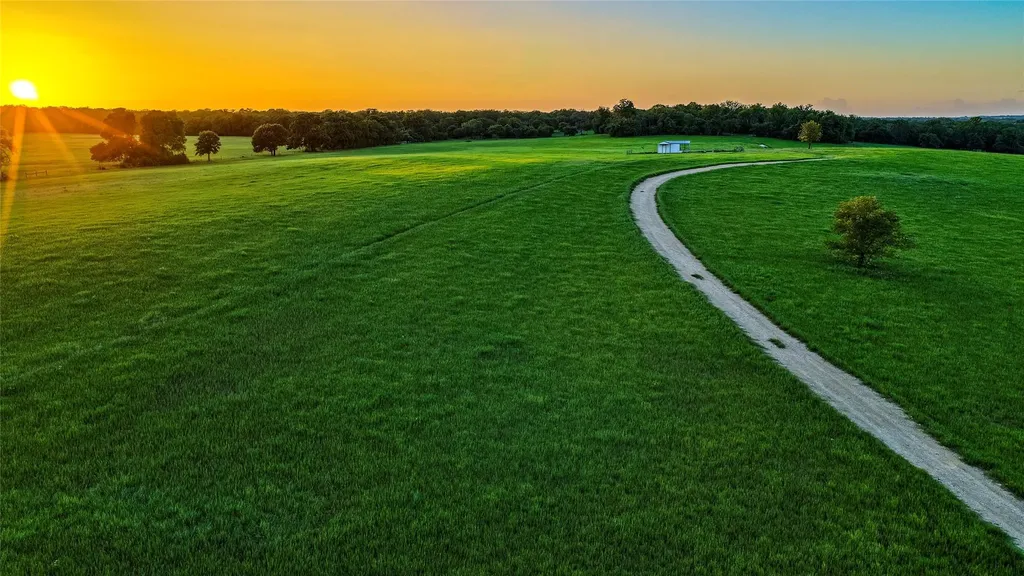1462 County Road 313 Lexington TX 78947