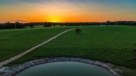1462 County Road 313 Lexington TX 78947
