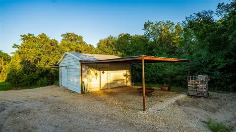 1462 County Road 313 Lexington TX 78947