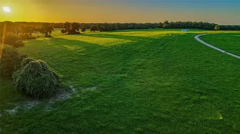 1462 County Road 313 Lexington TX 78947