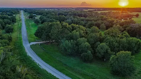 1462 County Road 313 Lexington TX 78947