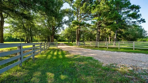 1462 County Road 313 Lexington TX 78947