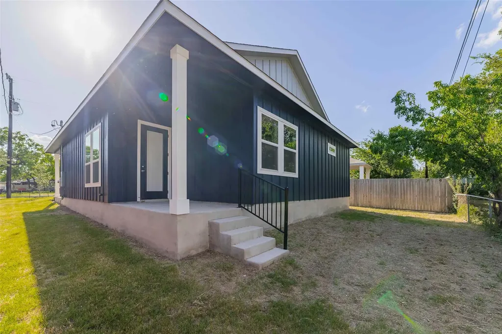 639 Magnolia Lane Cottonwood Shores TX 78657