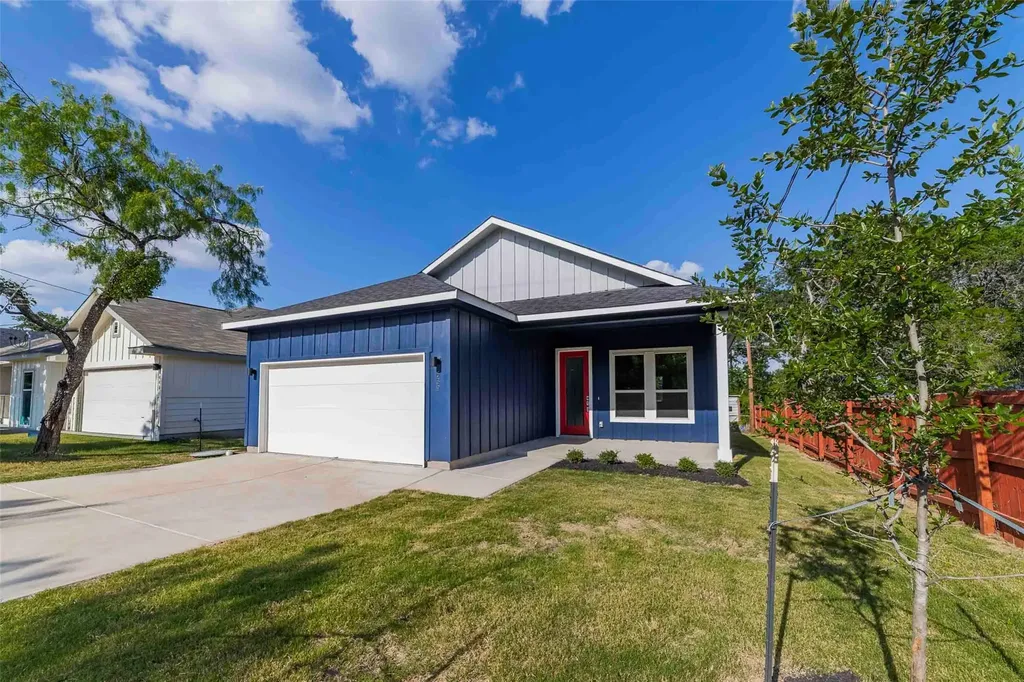 639 Magnolia Lane Cottonwood Shores TX 78657
