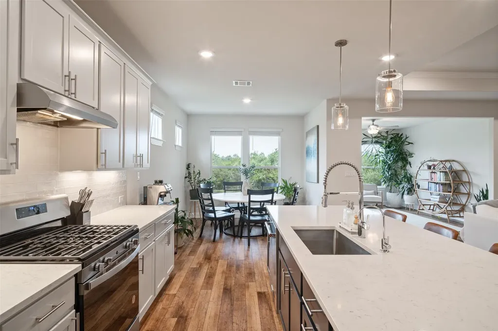 293 Barnhill Loop Dripping Springs TX 78620