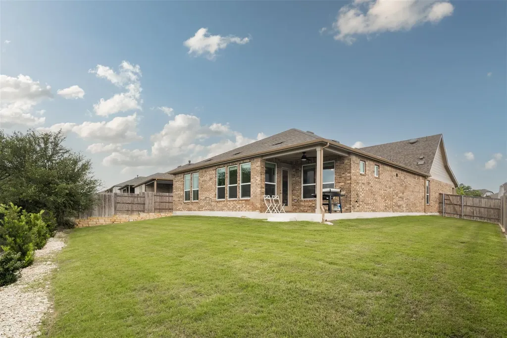 293 Barnhill Loop Dripping Springs TX 78620