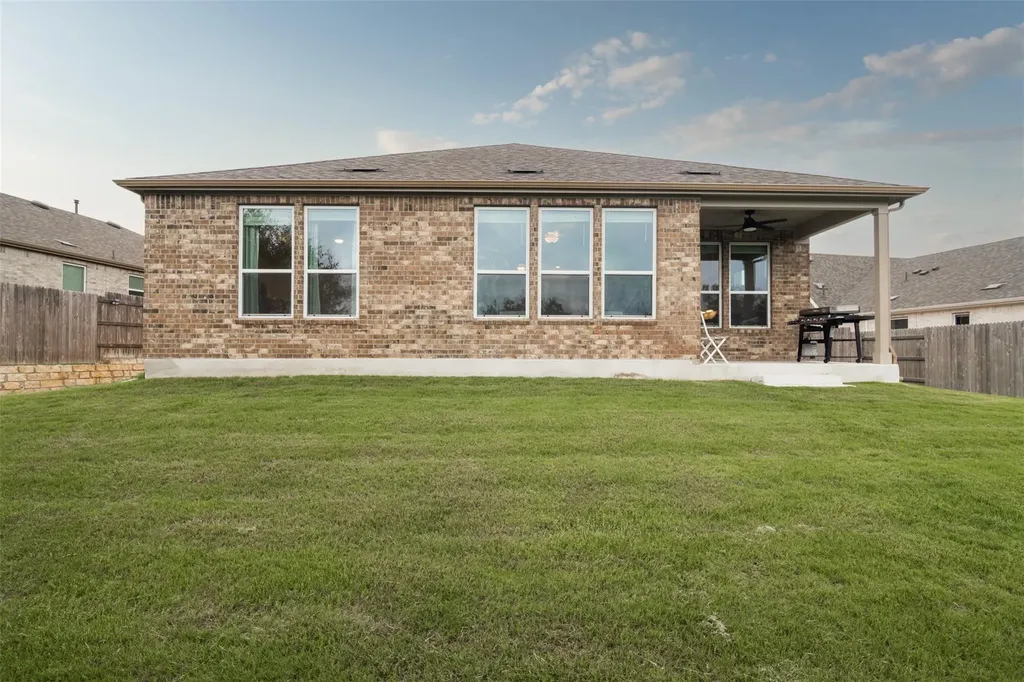 293 Barnhill Loop Dripping Springs TX 78620