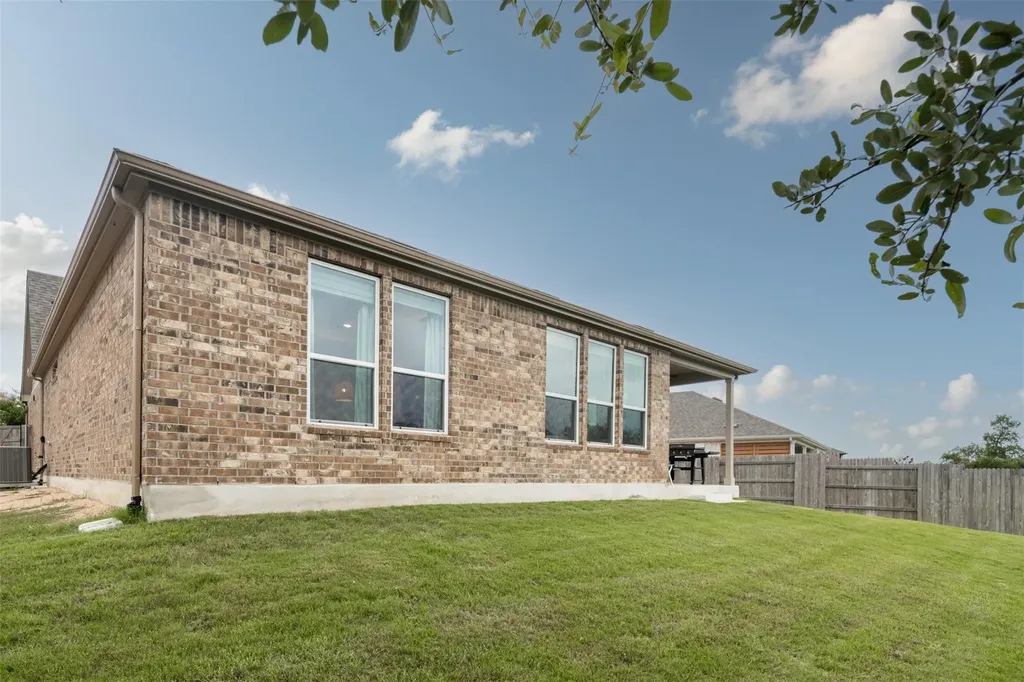 293 Barnhill Loop Dripping Springs TX 78620