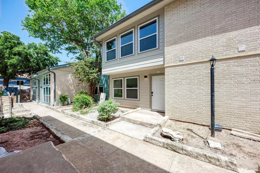 2124 Burton Drive Austin TX 78741