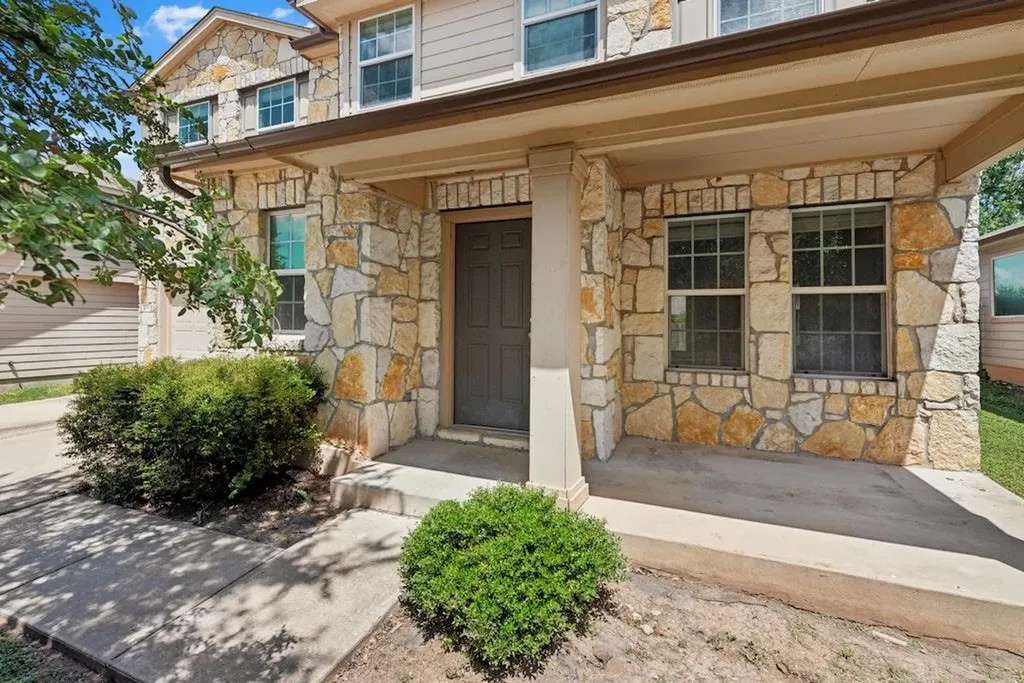 458 Nottingham Loop Kyle TX 78640