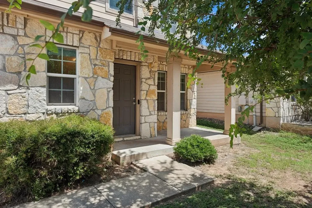 458 Nottingham Loop Kyle TX 78640