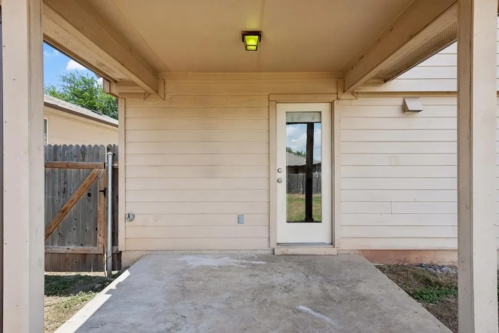 458 Nottingham Loop Kyle TX 78640