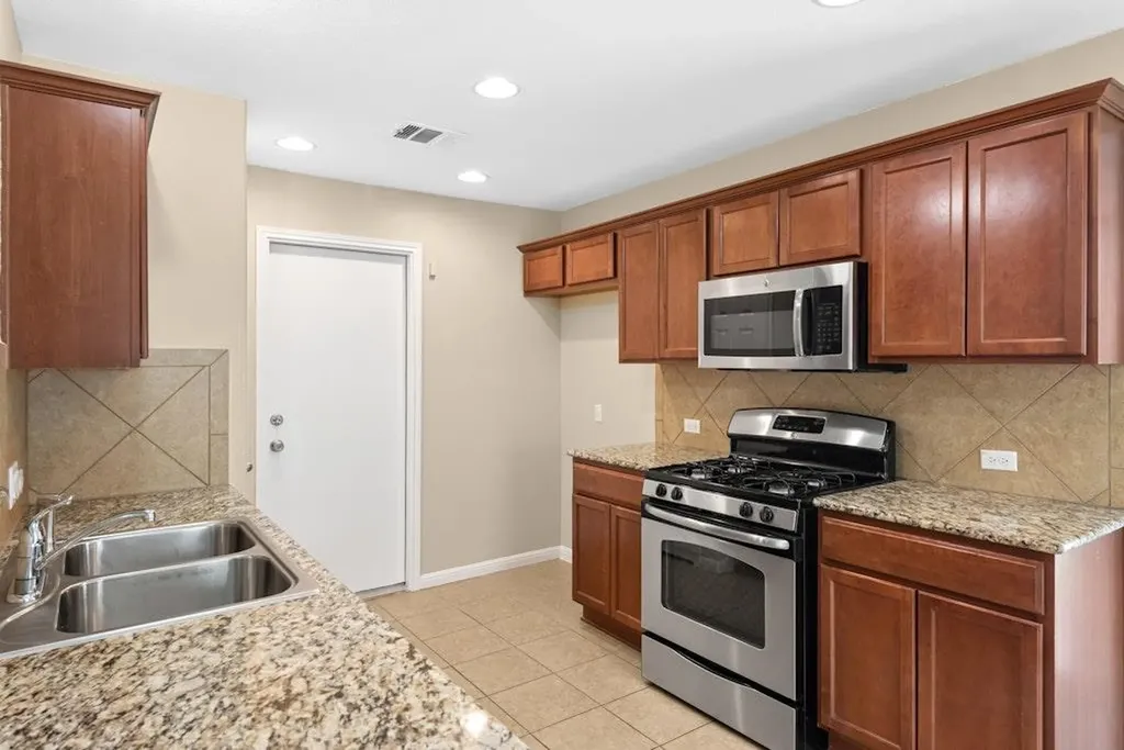 458 Nottingham Loop Kyle TX 78640