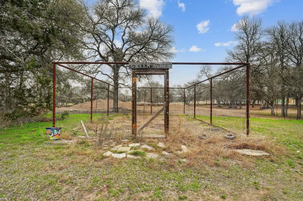2147 Tejas Trail Blanco TX 78606