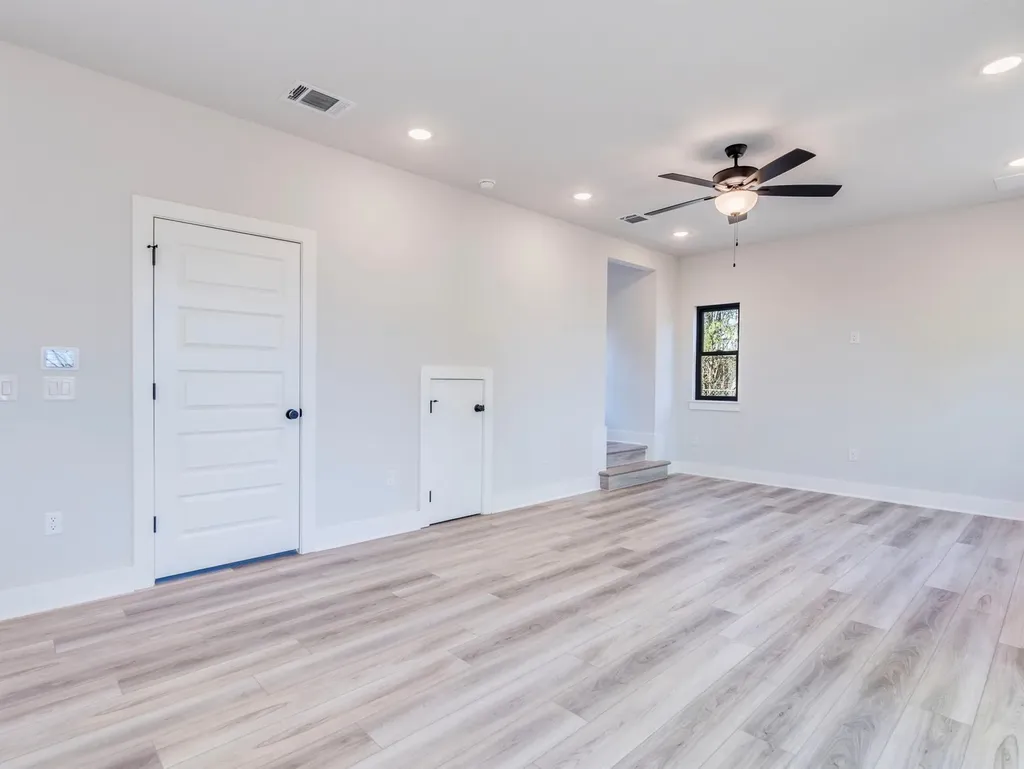 206 E Wonsley Drive Austin TX 78753