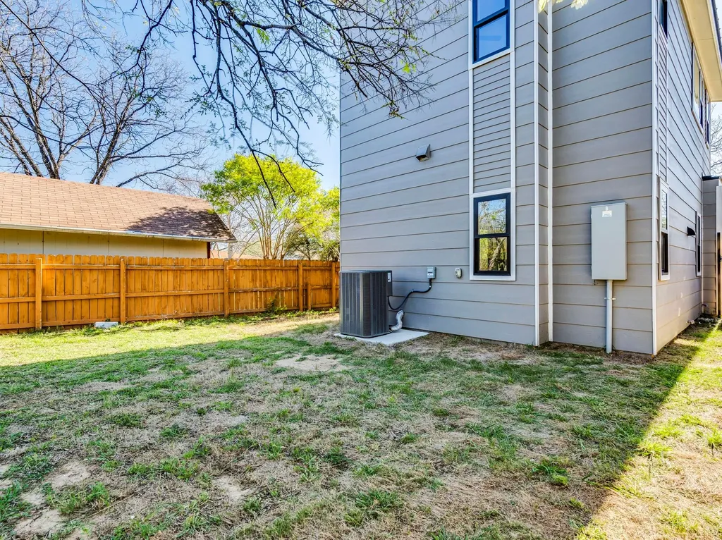 206 E Wonsley Drive Austin TX 78753