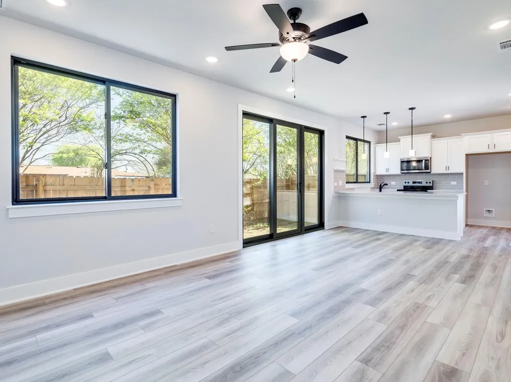 206 E Wonsley Drive Austin TX 78753