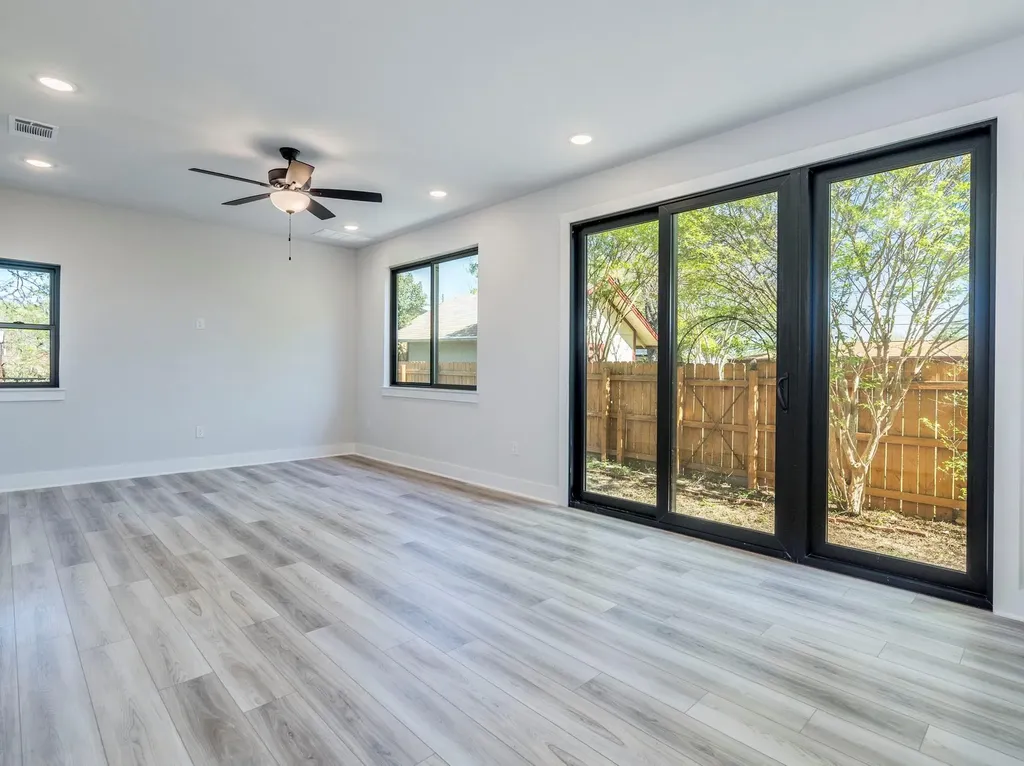 206 E Wonsley Drive Austin TX 78753