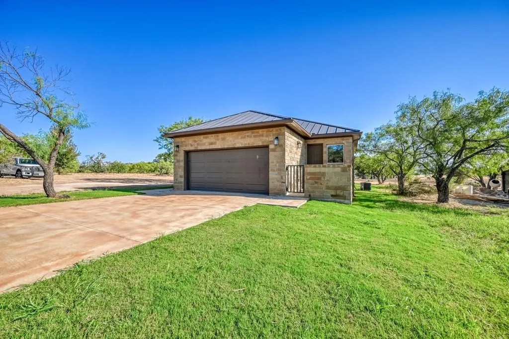 302 Parallel Circle Horseshoe Bay TX 78657