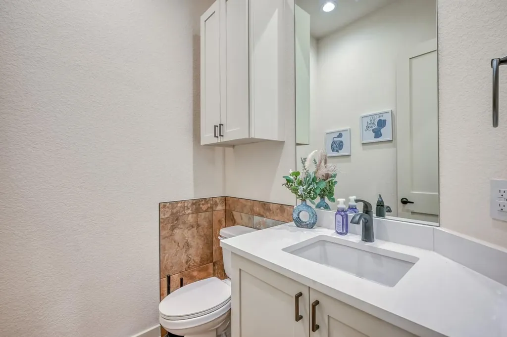 302 Parallel Circle Horseshoe Bay TX 78657