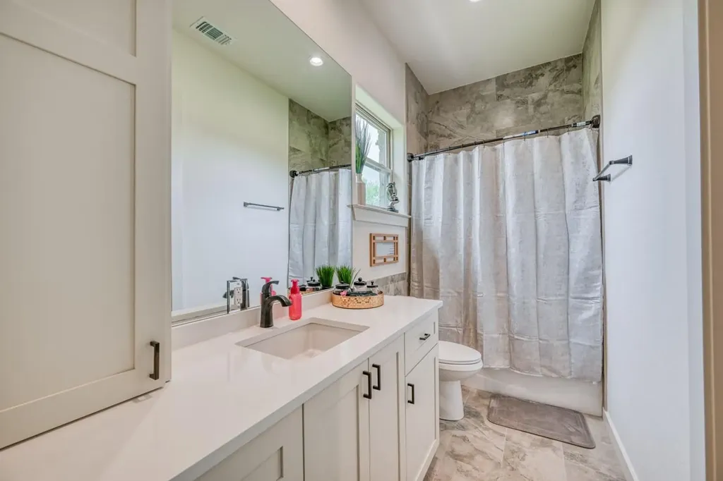 302 Parallel Circle Horseshoe Bay TX 78657