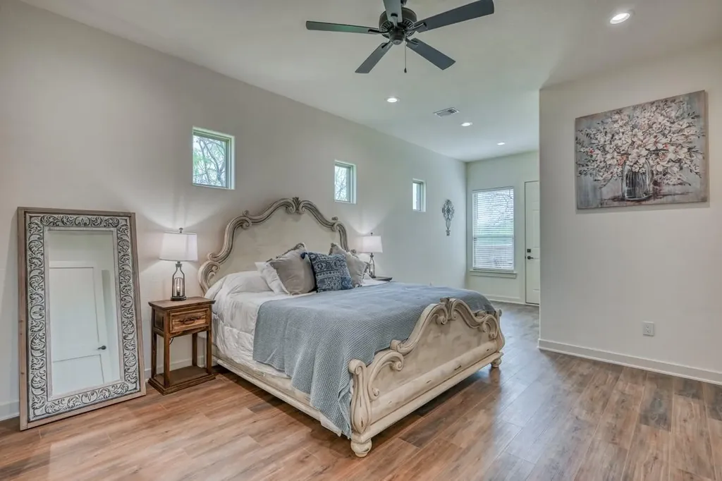 302 Parallel Circle Horseshoe Bay TX 78657