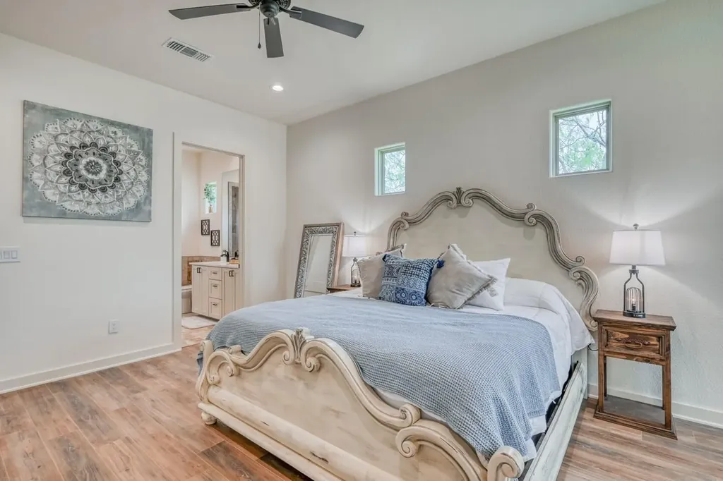 302 Parallel Circle Horseshoe Bay TX 78657