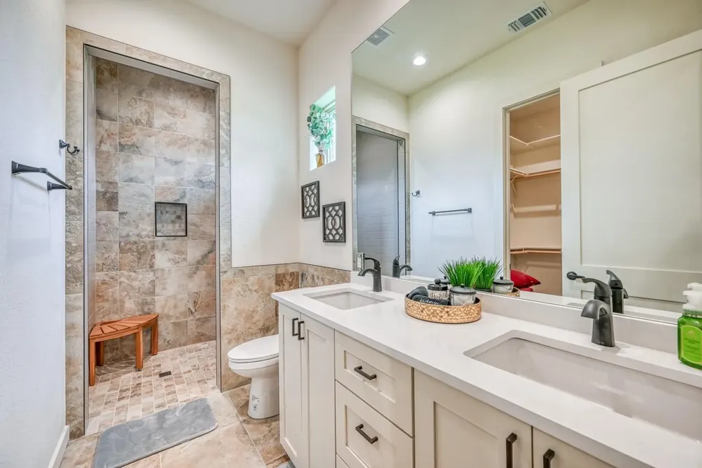 302 Parallel Circle Horseshoe Bay TX 78657