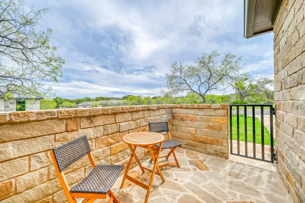 302 Parallel Circle Horseshoe Bay TX 78657