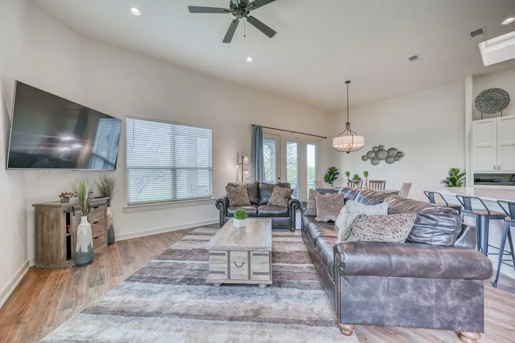302 Parallel Circle Horseshoe Bay TX 78657