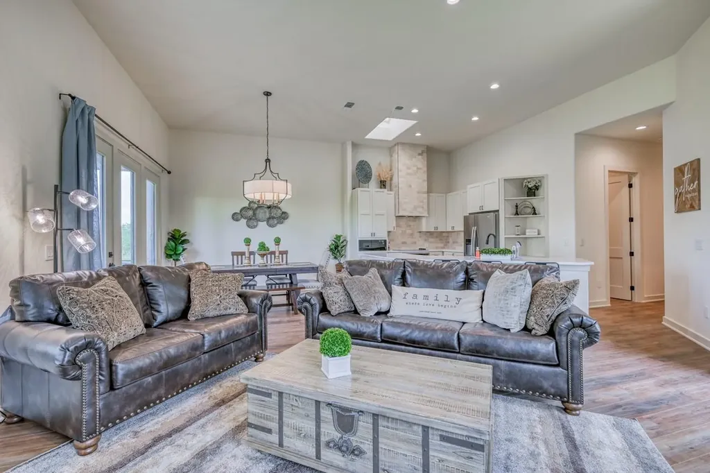 302 Parallel Circle Horseshoe Bay TX 78657
