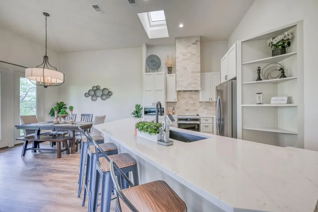 302 Parallel Circle Horseshoe Bay TX 78657