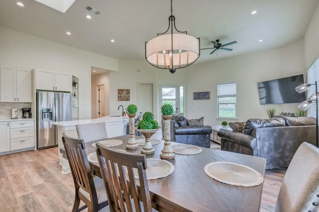 302 Parallel Circle Horseshoe Bay TX 78657