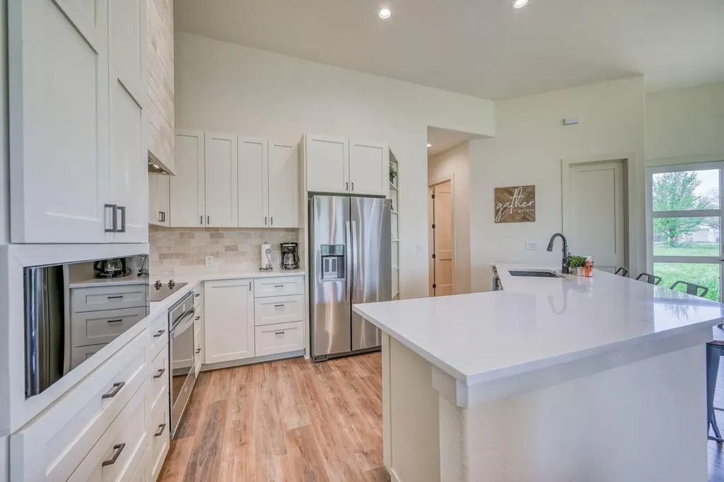 302 Parallel Circle Horseshoe Bay TX 78657