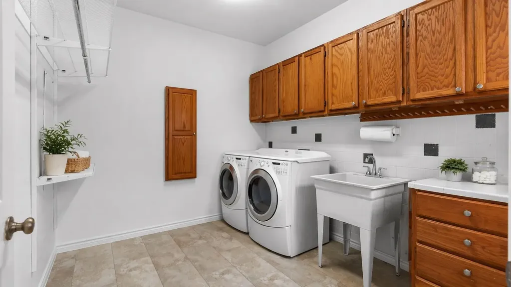 11008 West Cave Boulevard Dripping Springs TX 78620
