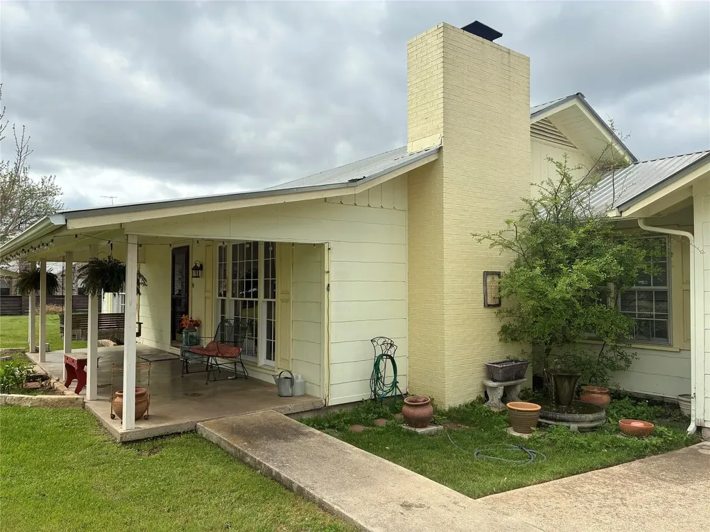 408 S Porter Street Lampasas TX 76550