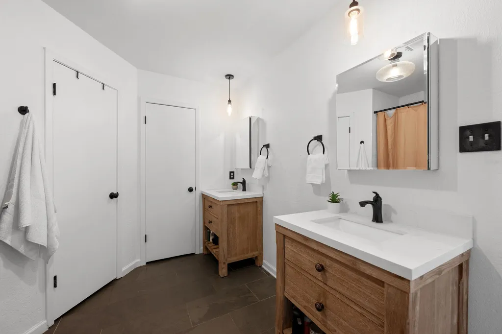 6569 Fair Valley Trail Austin TX 78749
