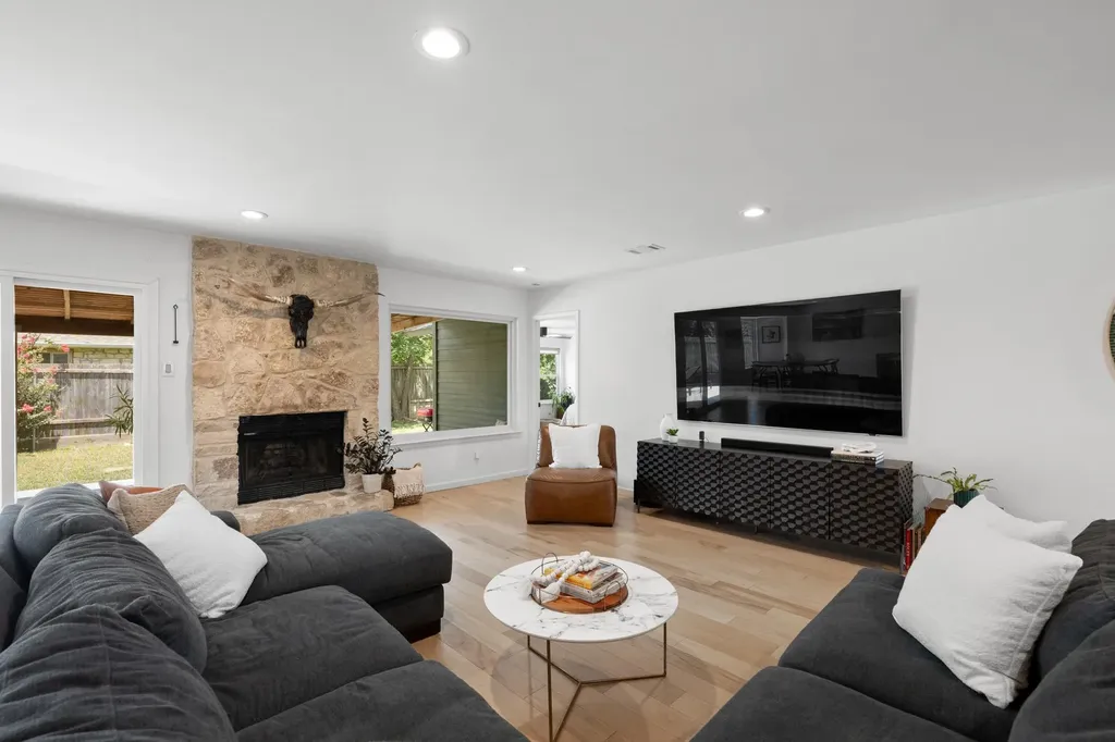 6569 Fair Valley Trail Austin TX 78749